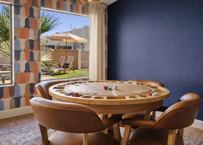 Luxe 5br Sleeps 16 Pool Hot Tub 2 Game Holiday home Mesa