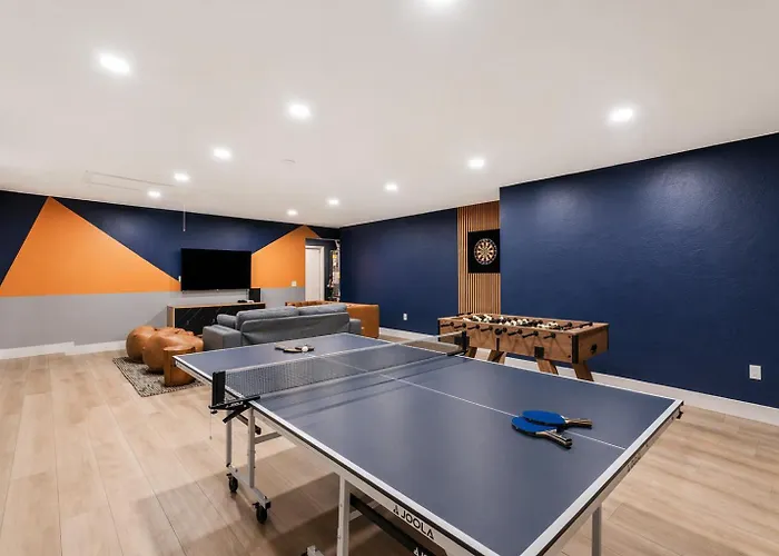 Luxe 5br Sleeps 16 Pool Hot Tub 2 Game Holiday home *