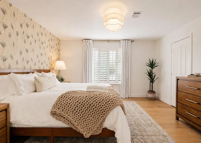 Luxe 5br Sleeps 16 Pool Hot Tub 2 Game Holiday home *