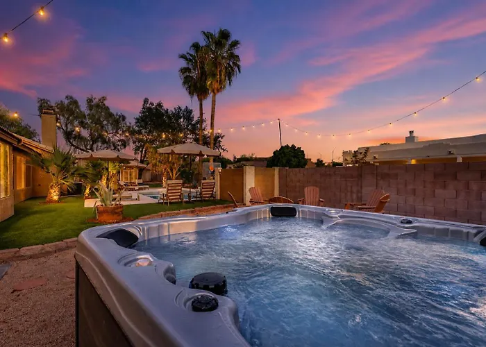 Luxe 5br Sleeps 16 Pool Hot Tub 2 Game Holiday home
