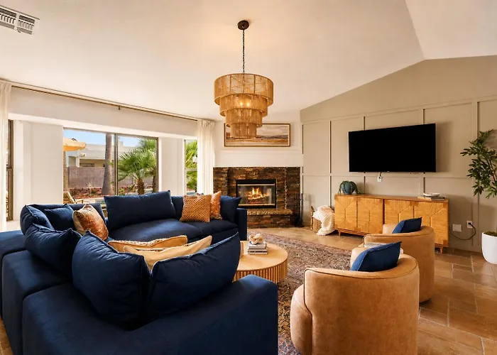 Luxe 5br Sleeps 16 Pool Hot Tub 2 Game Holiday home *